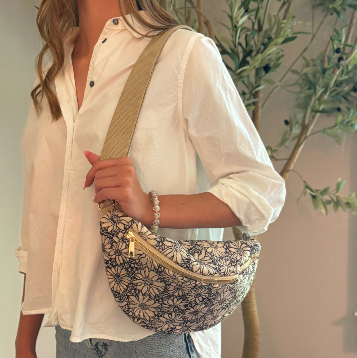 Vintage Floral Wide-Strap Sling Bag-1