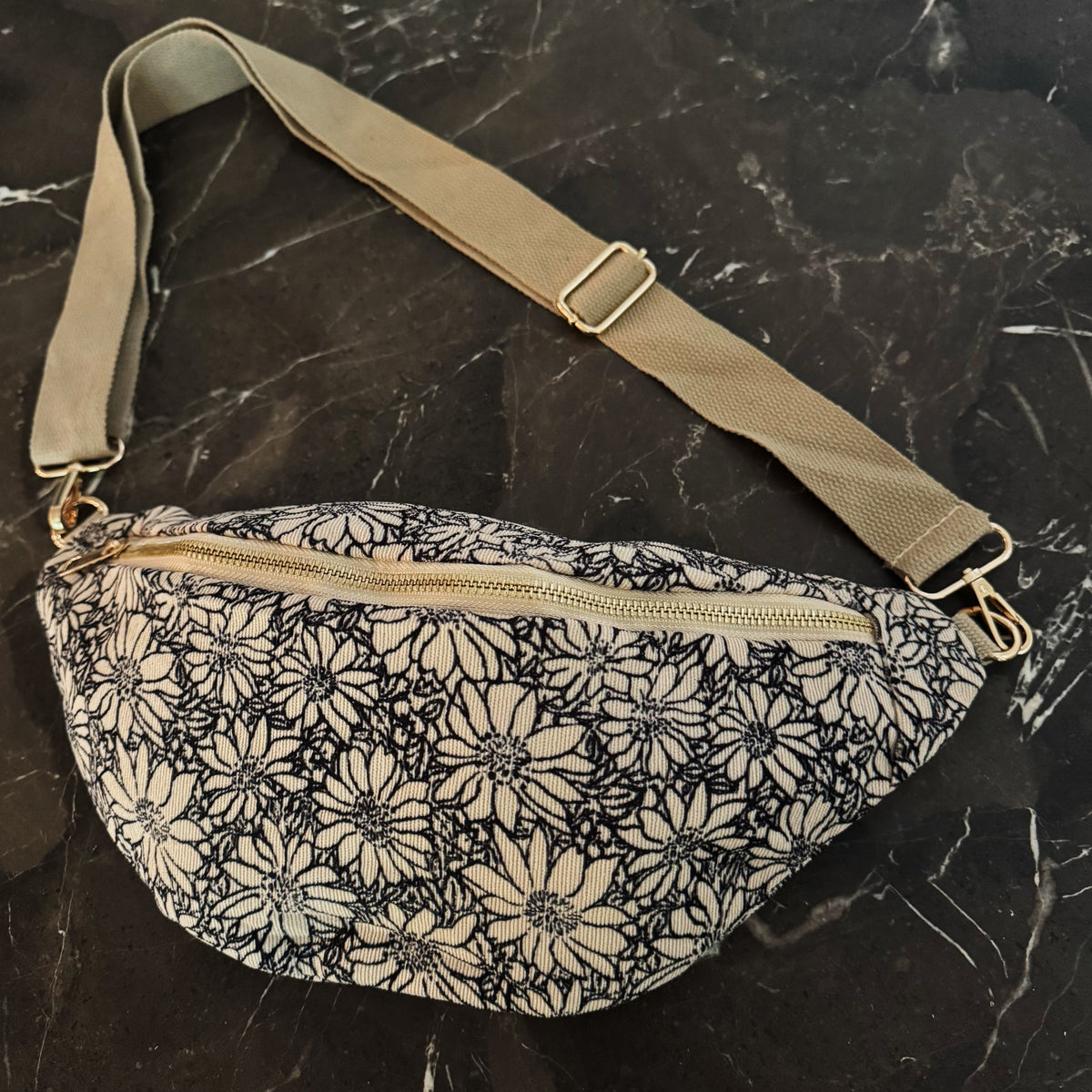 Vintage Floral Wide-Strap Sling Bag-5
